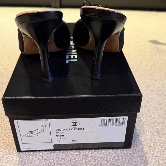 Authentic Vintage Iconic Quilted Chanel Black Mules with Bow Detail Size 37 - Picture 6 of 8